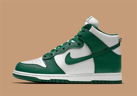 nike groen sneaker|Nike green shoes.